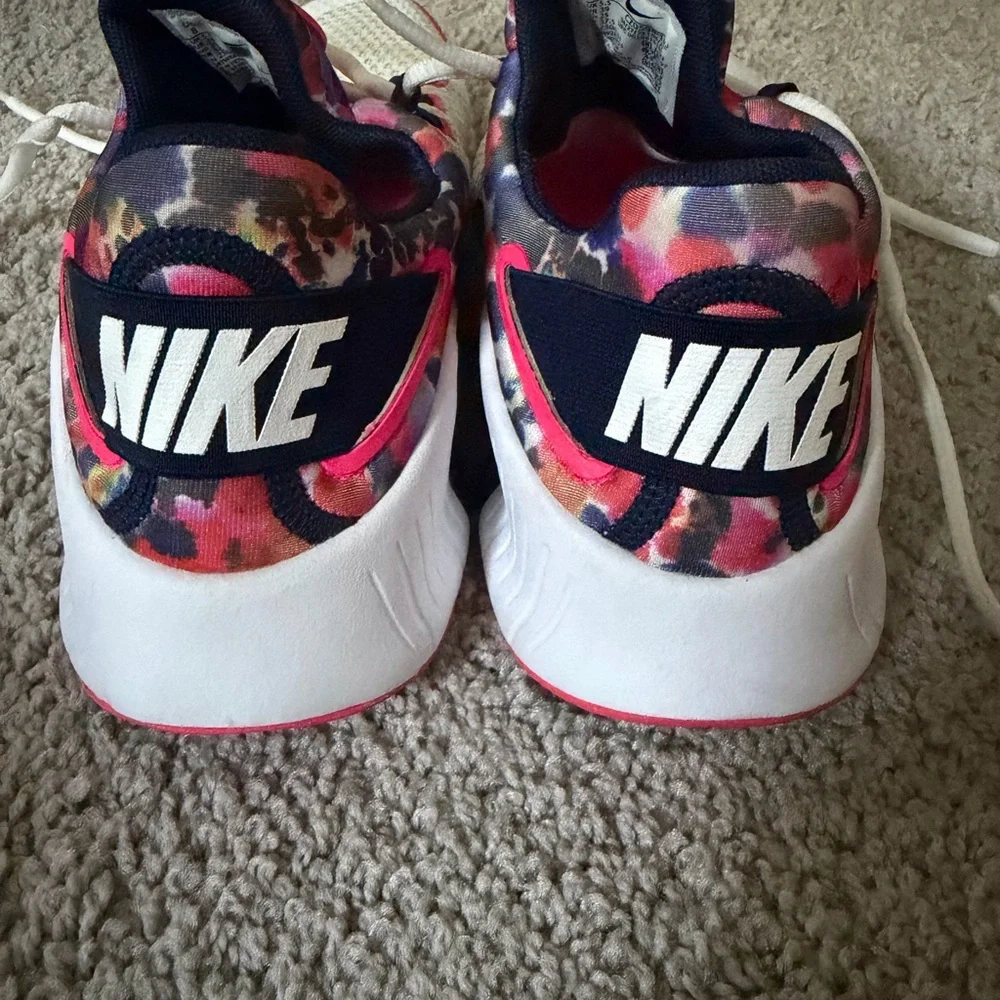 Nike Women's White Multi-Color Patterned Running Sneakers